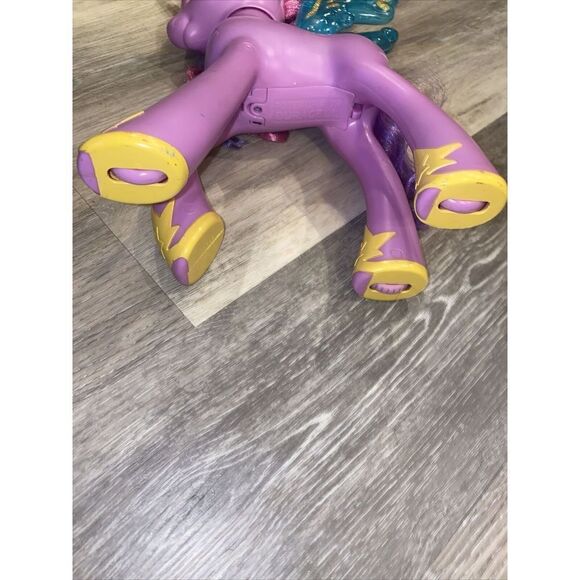 My Little Pony Twilight Sparkle - Talks, Sings & Moves - Picture 9 of 9